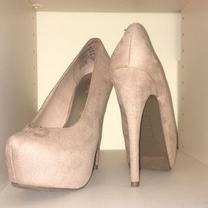 Brash nude pumps